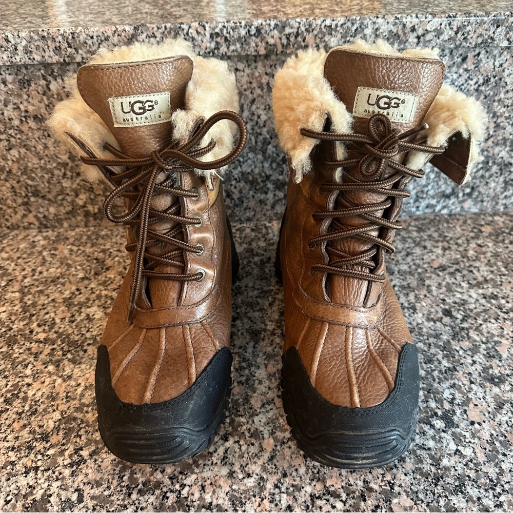 Ugg Adirondack Women’s size 8 - #5469